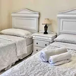 Marina Banus In Puerto Banus 2 Bedrooms Pool Parking I